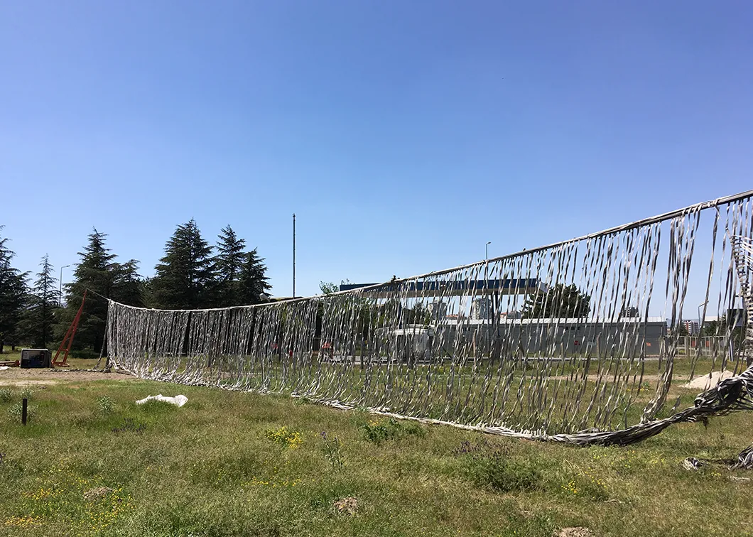 Net raised between two lifting towers